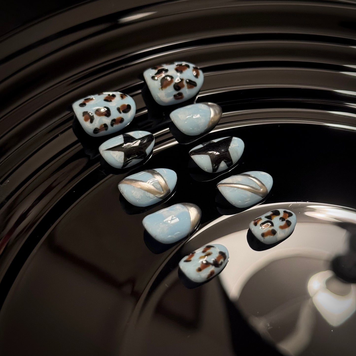 《Blue Leopard Print》Ona056