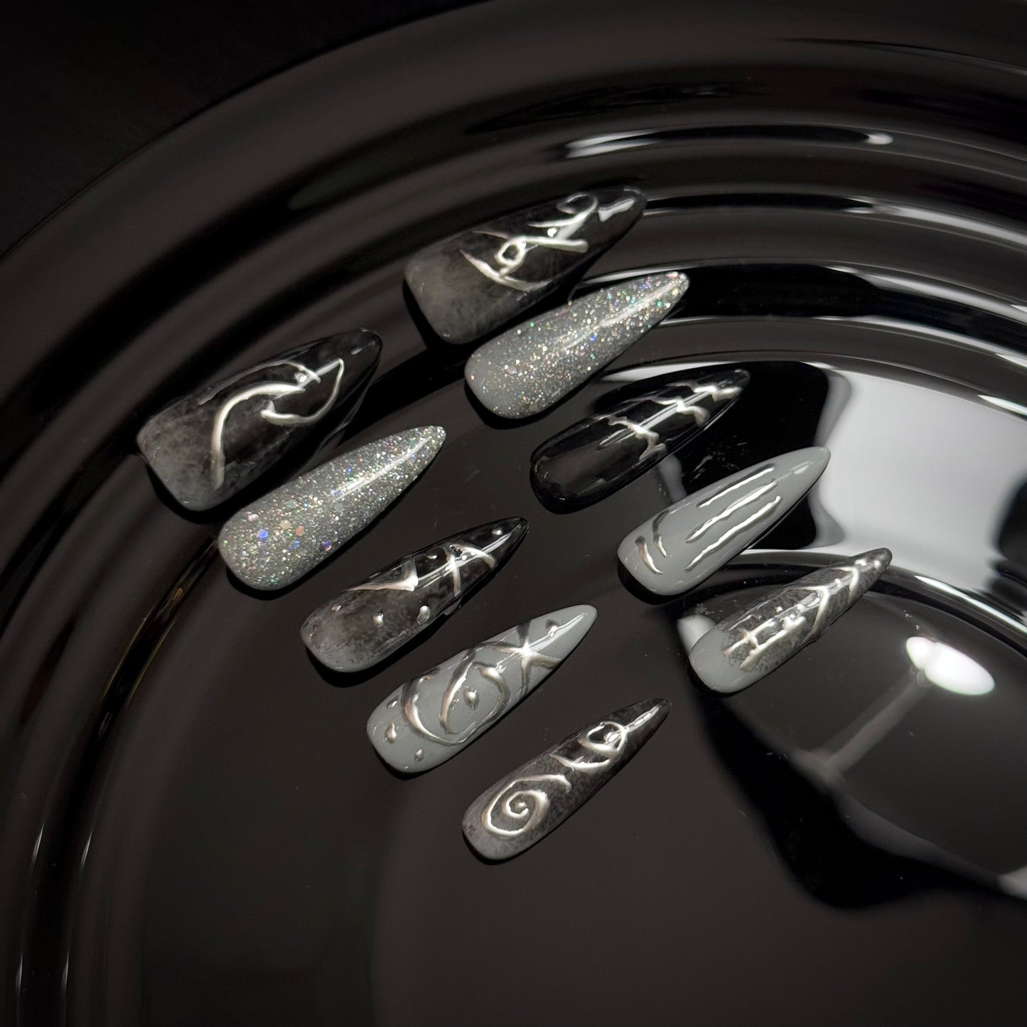 《黑銀閃爍》Ona029